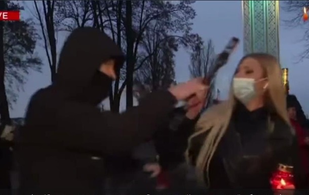 На журналістку в Києві напали в прямому ефірі