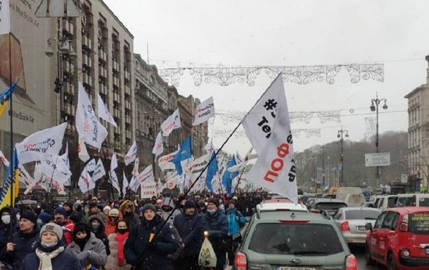 У Києві колона протестувальників перекрила Хрещатик