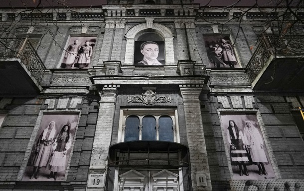 У Києві фасад старого будинку перетворили на галерею