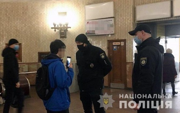 У метро Києва зафіксували півтори сотні порушень карантину