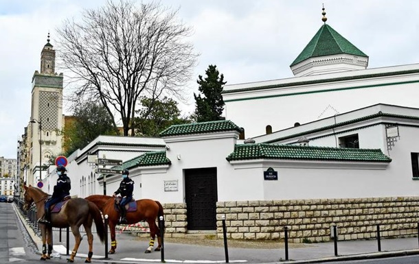 У Франції перевірять 76 мечетей після нападів ісламістів