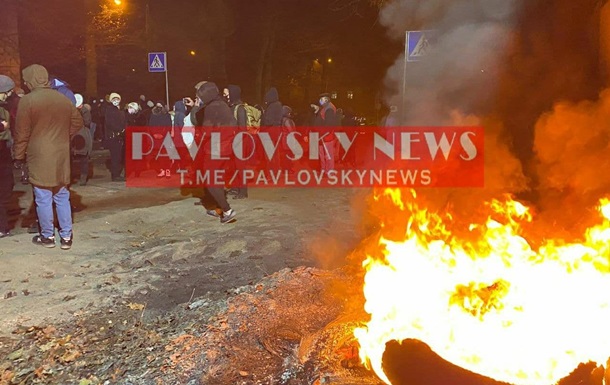 У Києві підпалили шини через дії забудовника