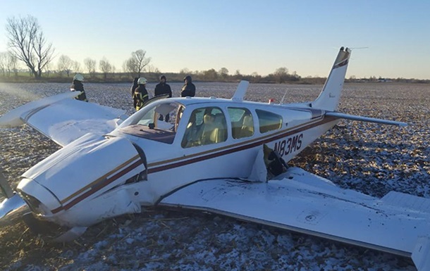 В Киевской области упал самолет, двое пострадавших