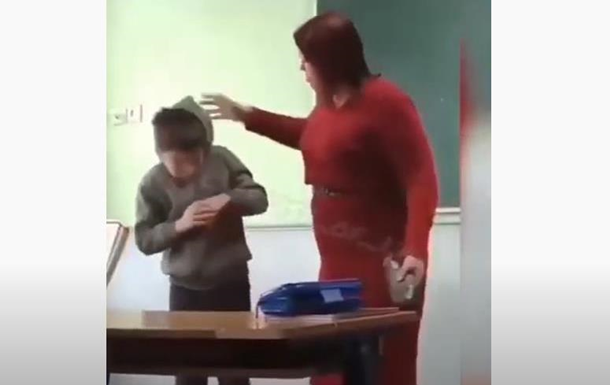 На Львівщині вчителька застосувала силу до школяра