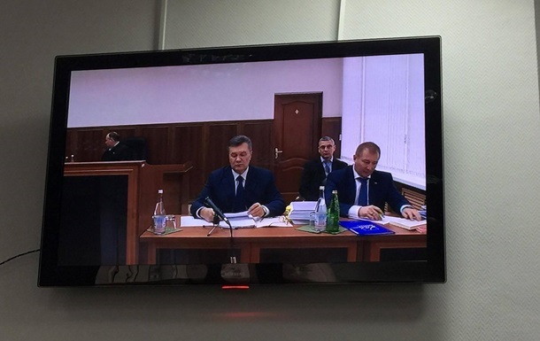 Янукович просит суд об участии в заседании онлайн
