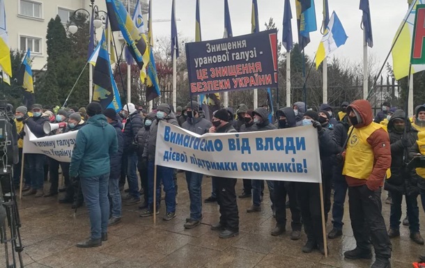 У центрі Києва тривають мітинги