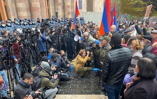 В Єревані відбулися сутички протестувальників з поліцією