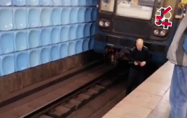 У метро Харкова чоловік потрапив під потяг