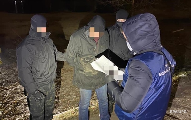 В Киеве полицейский вымогал взятку у бизнесмена за хранение спирта