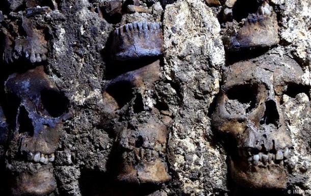 У Мексиці виявили понад 600 людських черепів біля храму ацтеків