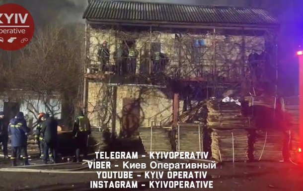 У Києві загорівся будинок. ЗМІ повідомляють про двох загиблих