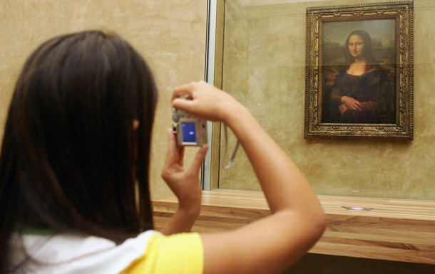 Лувр продал  свидание  с Моной Лизой без стекла