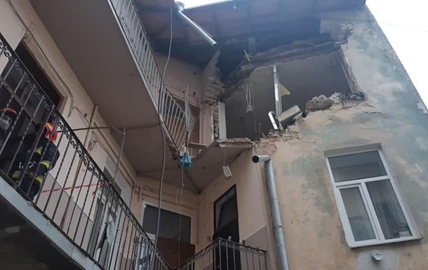 У Львові вибух зруйнував стіну будинку, є постраждалі