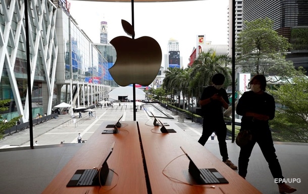 Apple покарала виробника iPhone, який перестав видавати зарплати робітникам