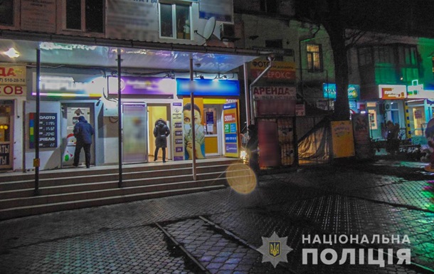 У Миколаєві невідомий намагався пограбувати кредитну організацію