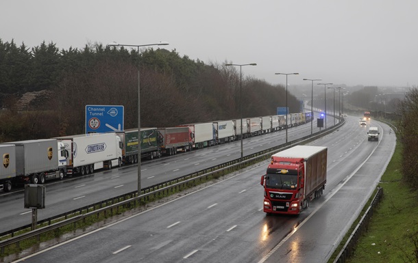 В Британии застряли тысячи грузовиков