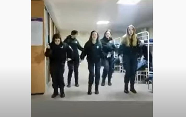 У виші МВС розслідують танець курсанток під шансон