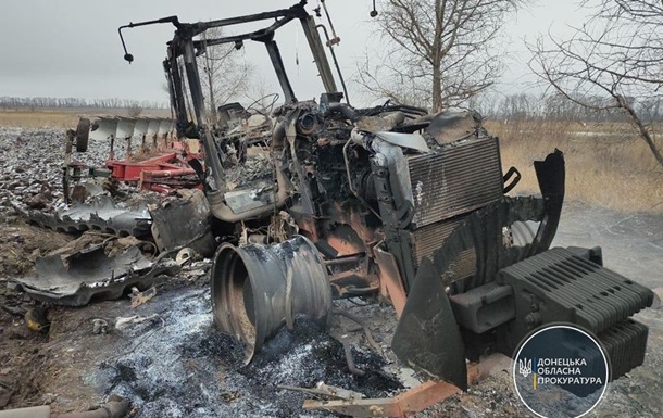 На Донбассе в поле подорвался трактор, есть пострадавший