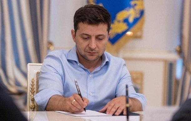 Зеленський продовжив закон про особливий статус Донбасу