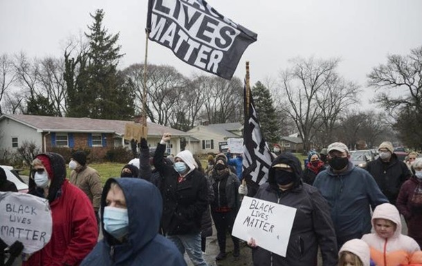У США знову спалахнули протести після вбивства темношкірого копом