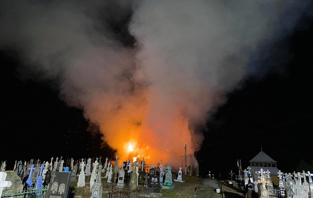 У Львівській області згоріла церква, постраждав неповнолітній