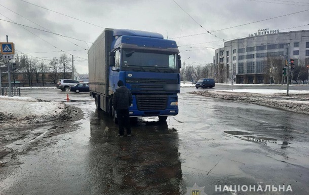 В Харькове грузовик переехал пешехода