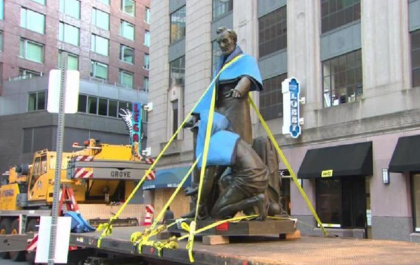 У Бостоні демонтували пам ятник Лінкольну, який скасував рабство