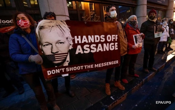Суд у Лондоні відмовився звільнити Ассанжа під заставу