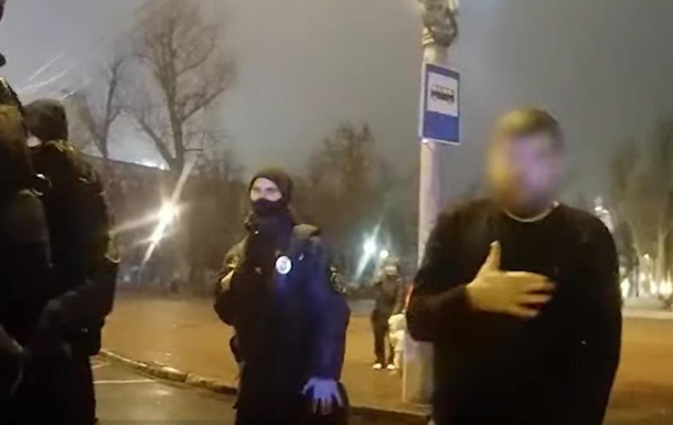 В Киеве пьяный водитель угрожал полицейским