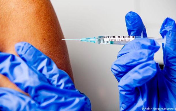 Вакцини від COVID-19: що треба знати про ризики та побічні ефекти