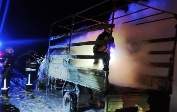 У Дніпропетровській області згоріла вантажівка, що перевозила меблі