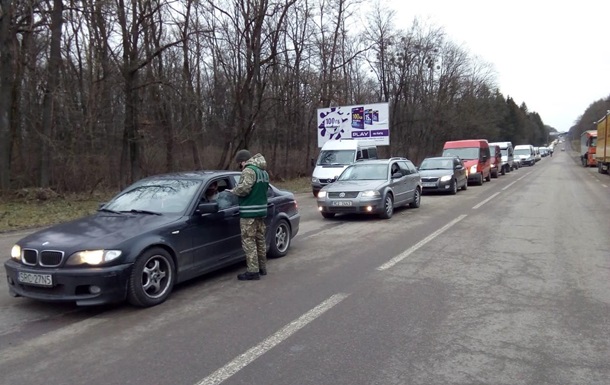Українці після свят масово виїжджають за кордон - ДПСУ