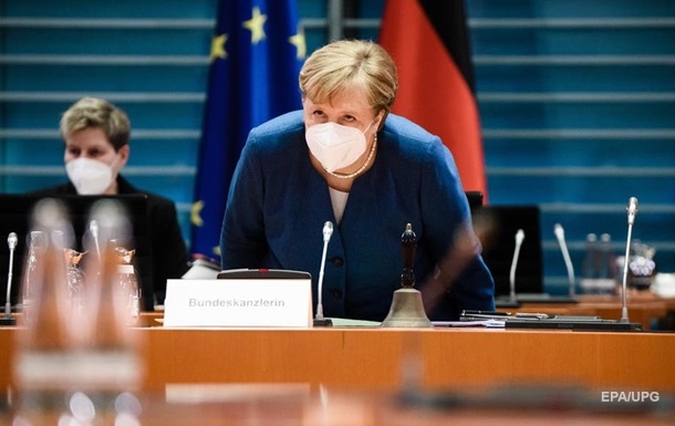 Меркель раскритиковала блокировку аккаунтов Трампа в соцсетях