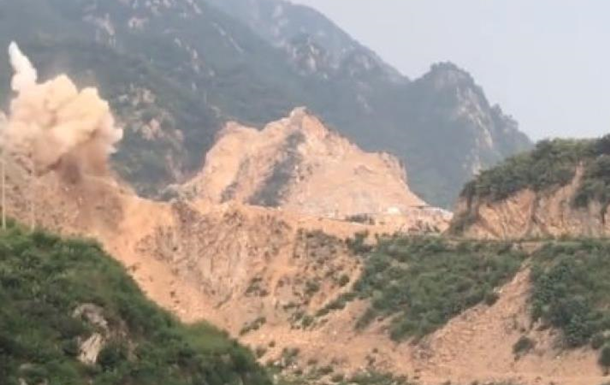 На шахті в Китаї стався вибух, під завалами понад 20 гірників