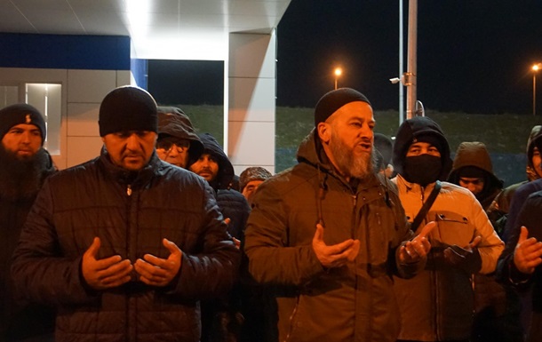 Кримських активістів всю ніч тримали на морозі на Керченському мосту