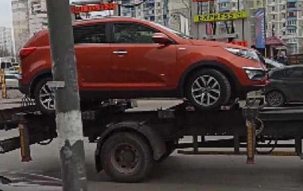 У Києві евакуювали авто з дитиною всередині