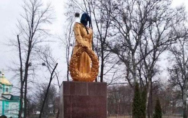 На Полтавщині поглумилися над пам ятником загиблим у Другій світовій
