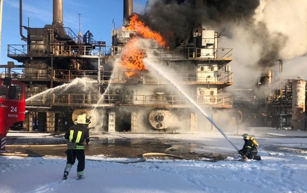 У Калуші виникла пожежа на хімічному заводі