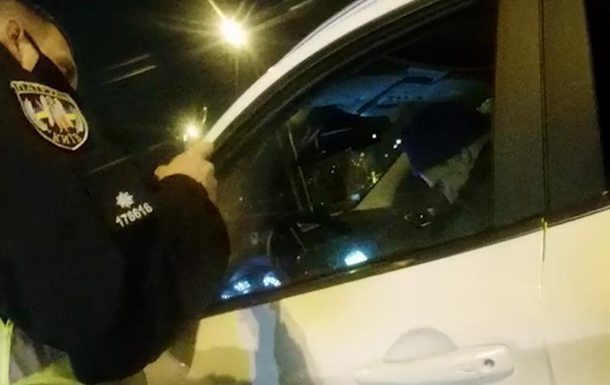 П яний водій у Києві заснув за кермом