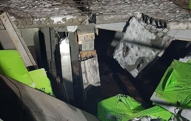 У Києві з-під завалів врятували двох будівельників