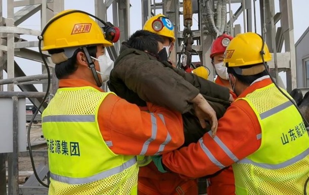 У Китаї врятували 11 шахтарів, які провели два тижні під землею
