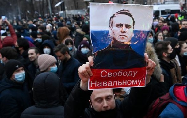 Протесты в РФ: санкции необходимо усиливать