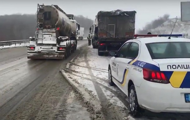 Захід України паралізував сніг