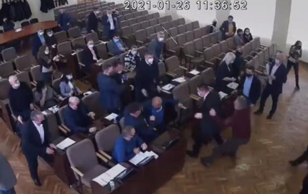 В Ізюмі Харківської області побилися депутати