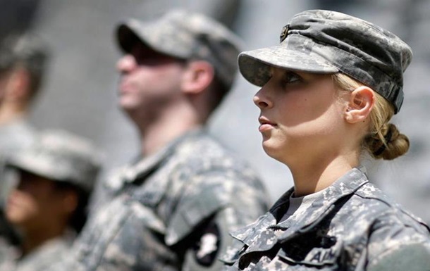 Жінкам-військовим у США дозволили використовувати помаду