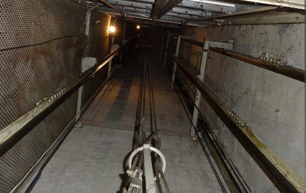 У Києві робочі впали в шахту ліфта, є жертва