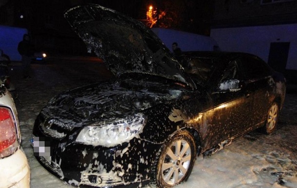 У Миколаєві головлікарю інфекційної лікарні спалили авто