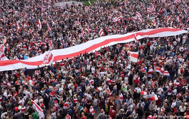 У Білорусі хочуть заборонити біло-червоно-білий прапор