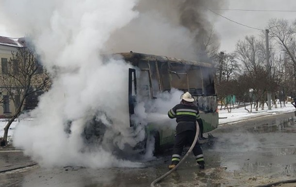 В Харькове сгорела маршрутка Богдан