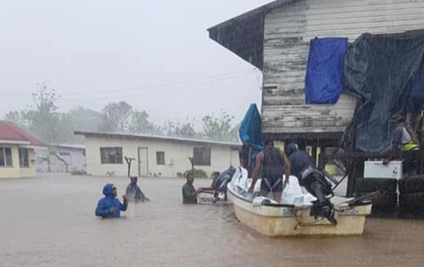 На Фіджі налетів тропічний циклон Ана